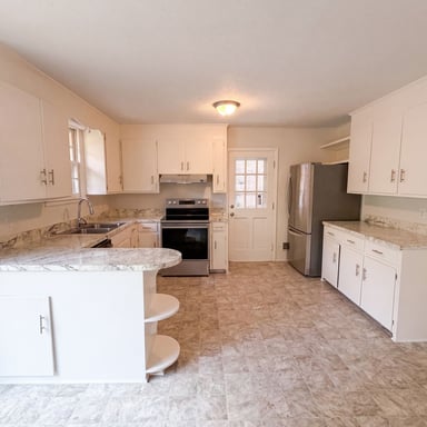 Property photo 2 of 20 Moonglo Cir