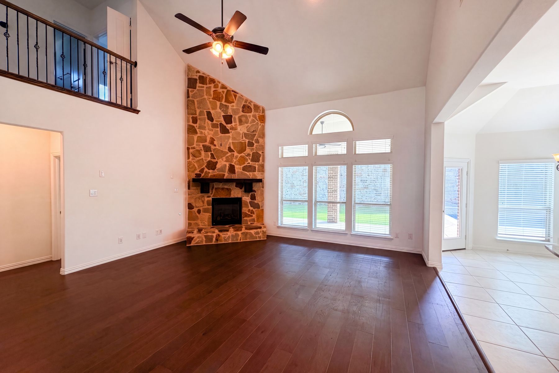 Property photo 3 of 4305 Curlew Ln