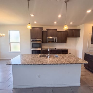 Property photo 2 of 5614 Fenton Ln