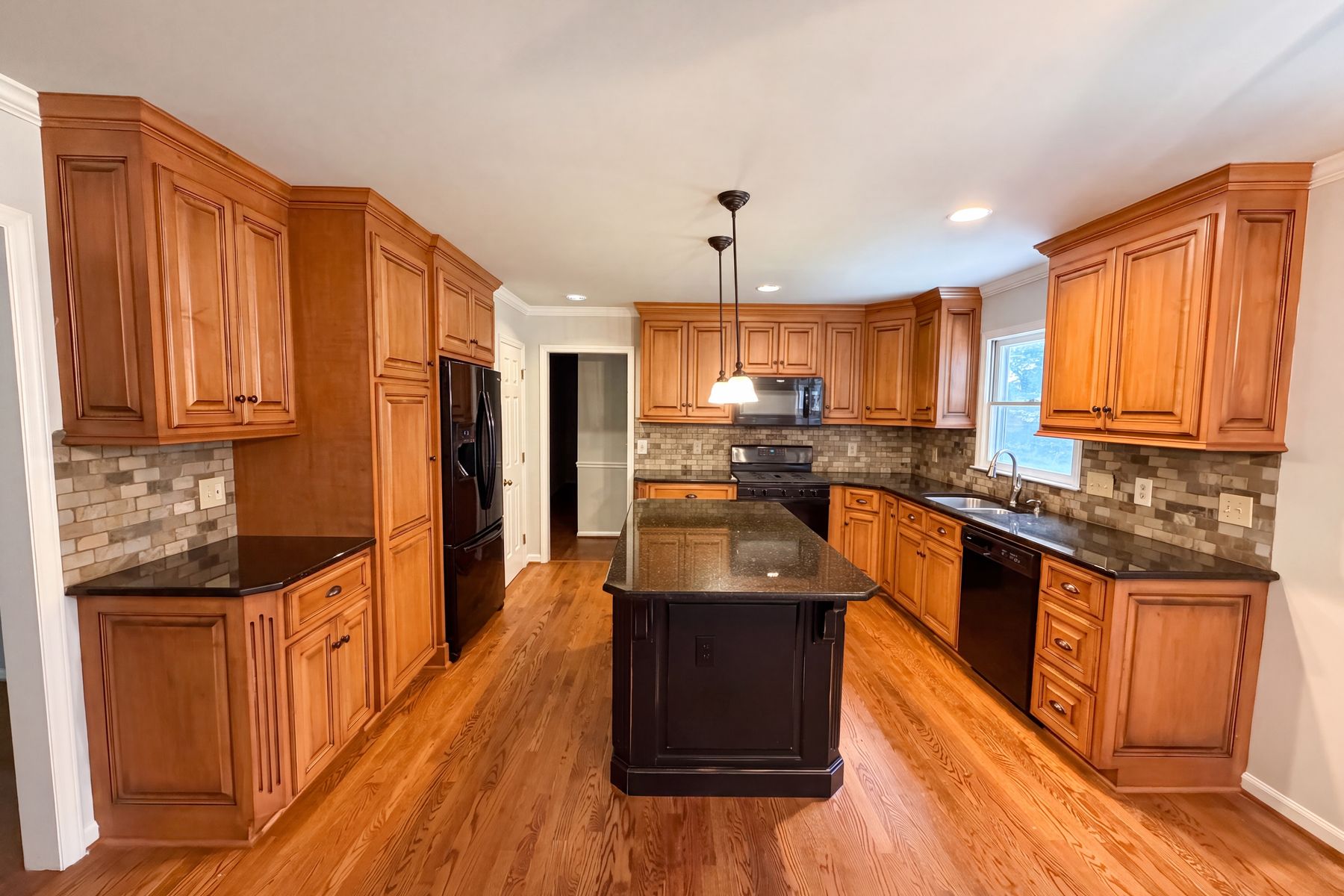Photo 2 of 22 of 3029 Southampton Cir, Gastonia, NC