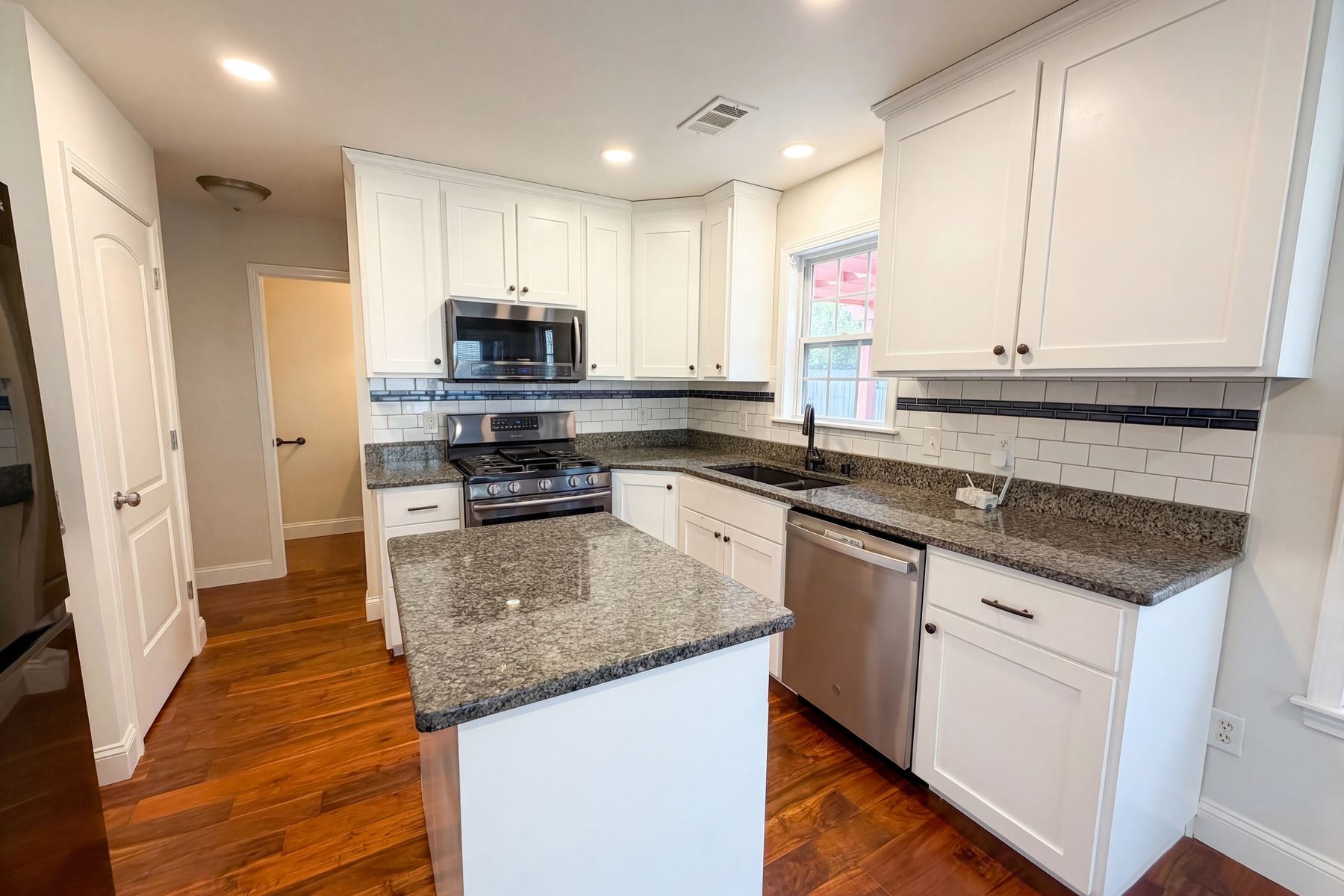 Photo 2 of 21 of 202 Arbor Oaks Dr, Summerville, SC