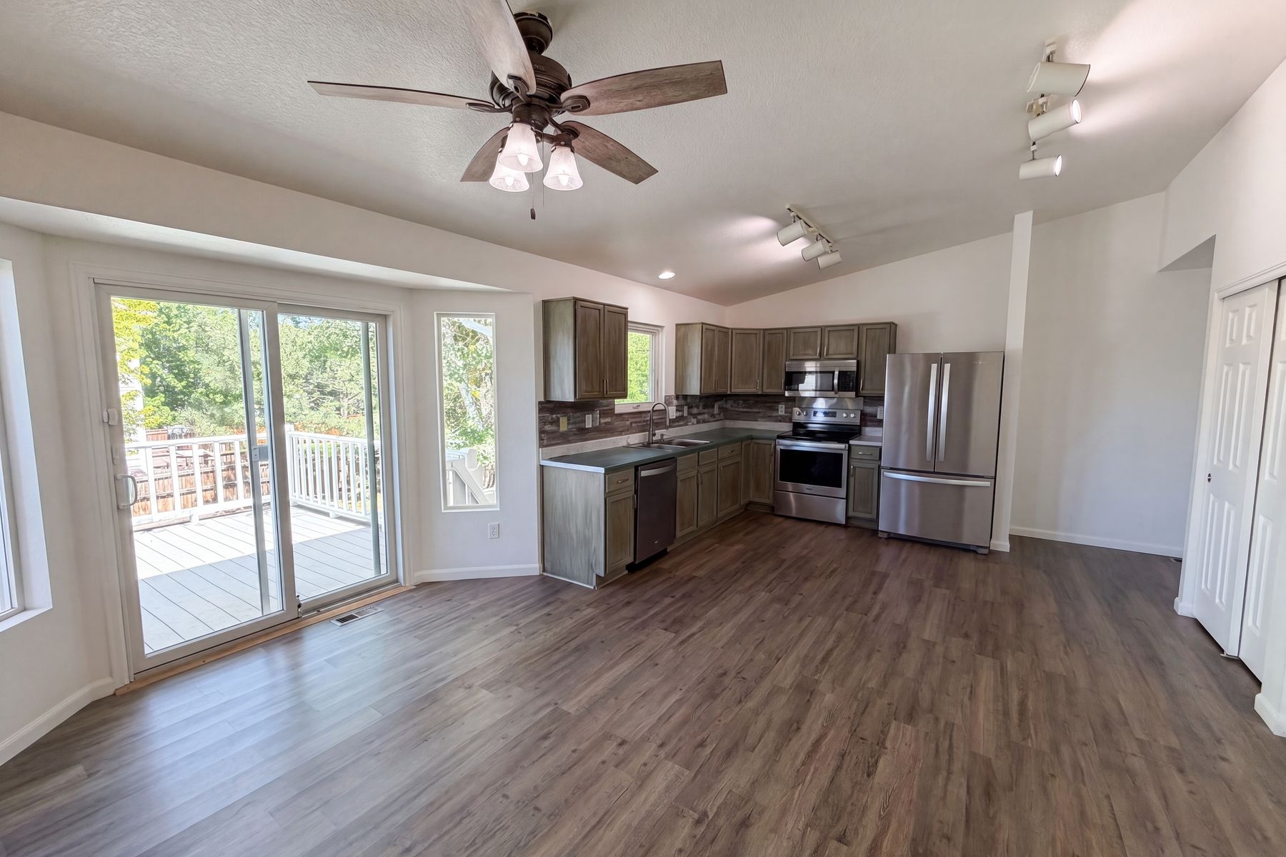 Photo 2 of 29 of 7190 Pine Hills Way, Littleton, CO