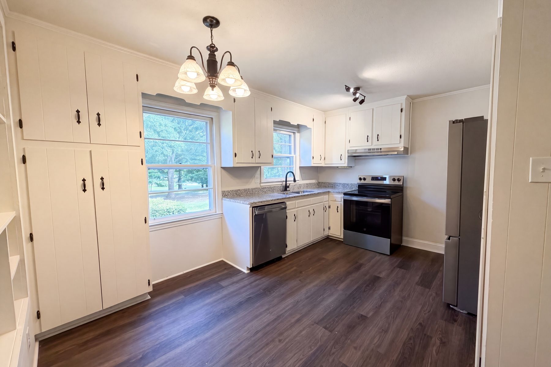 Photo 2 of 16 of 1077 Allendale Cir, Rock Hill, SC