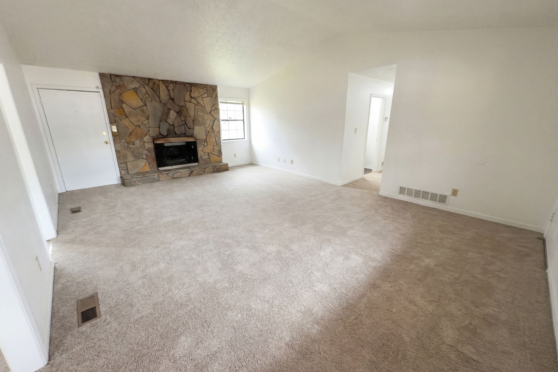Property photo 3 of 4400 Red Cedar Ct