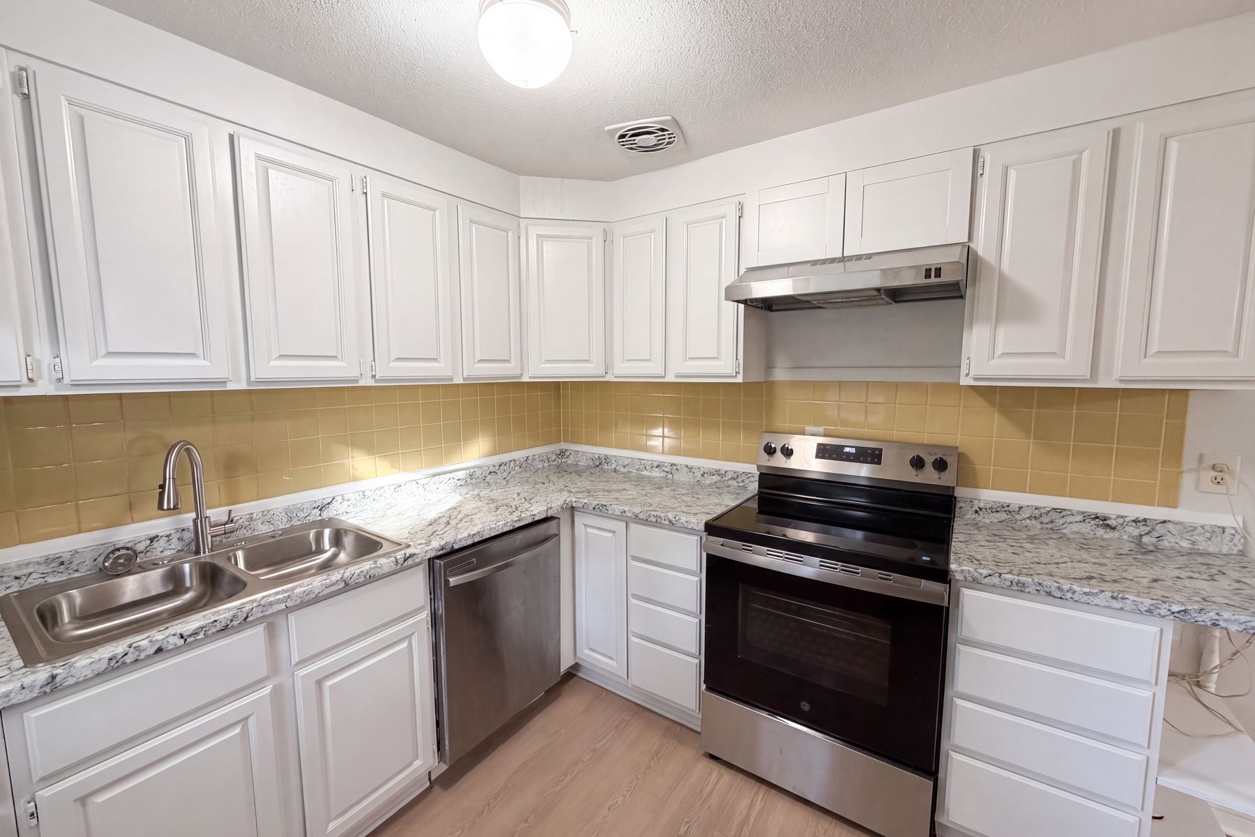 Photo 2 of 24 of 1436 Alabama Ave, Holly Hill, FL