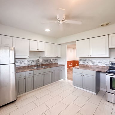 Property photo 2 of 2221 Myrtle Ave