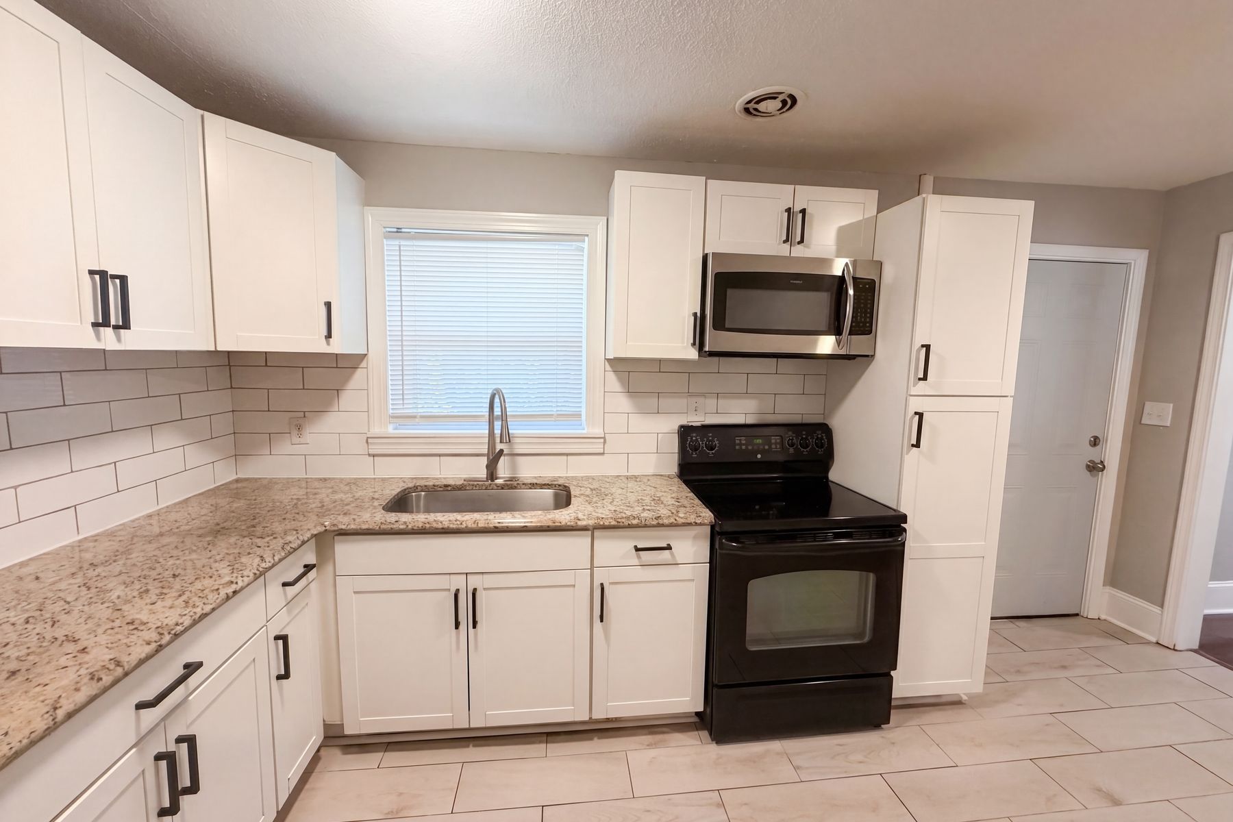 Photo 2 of 18 of 1428 Futrelle Dr, High Point, NC