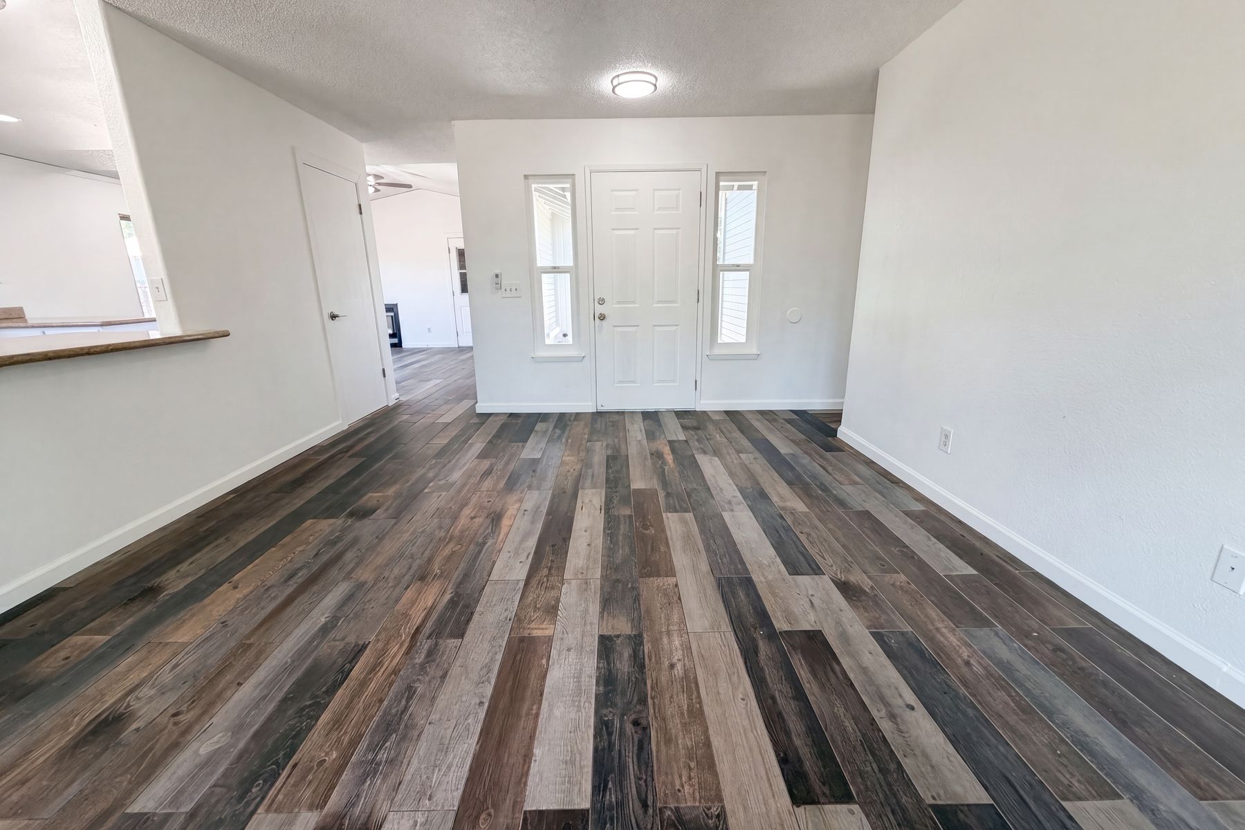 Property photo 3 of 838 Dutra Ave