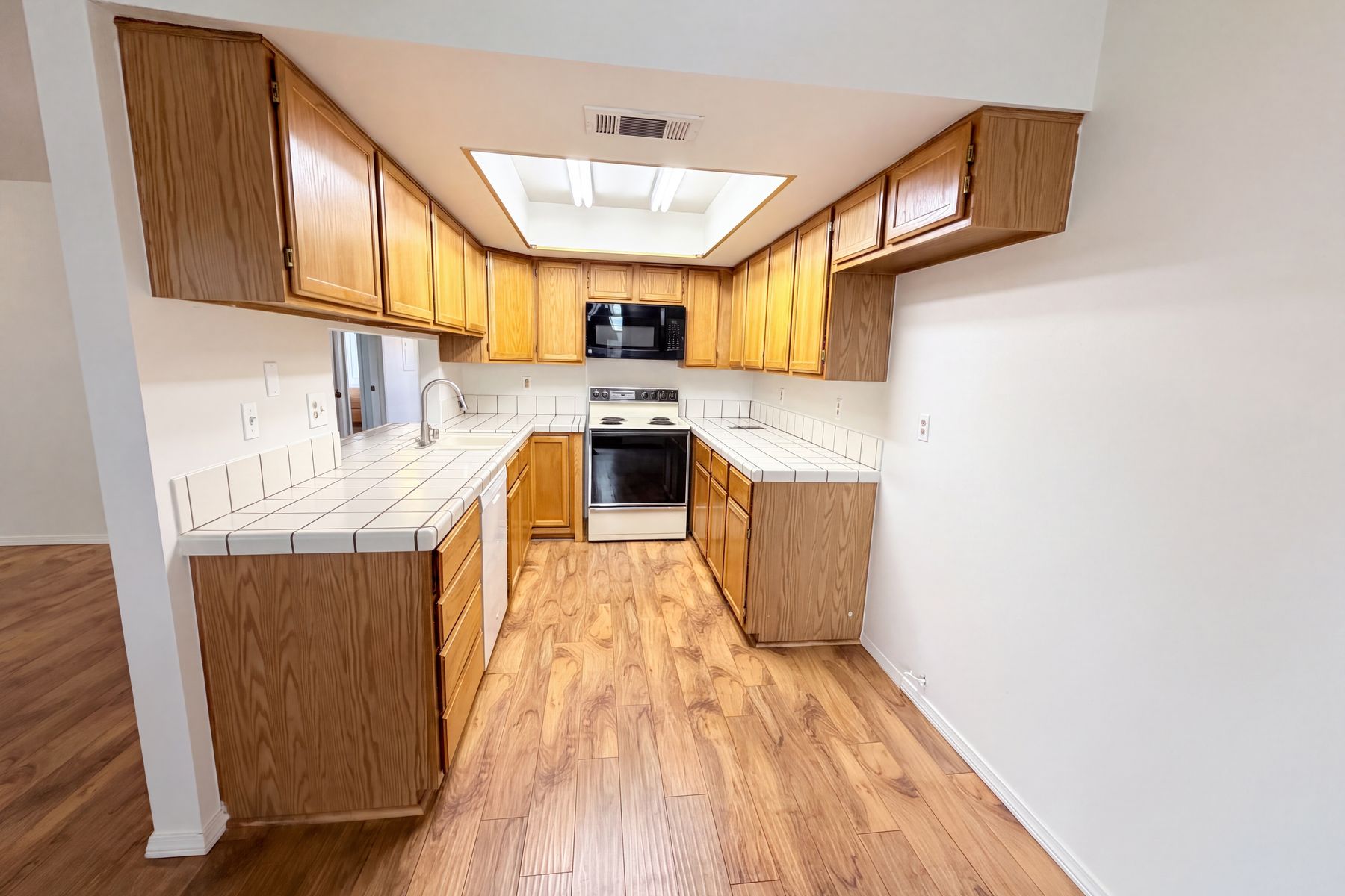Photo 2 of 24 of 5056 Jeffreys St, Las Vegas, NV