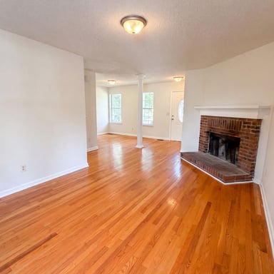 Property photo 3 of 303 Bradford Ln