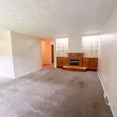 Property photo 3 of 912 Hollycrest Dr