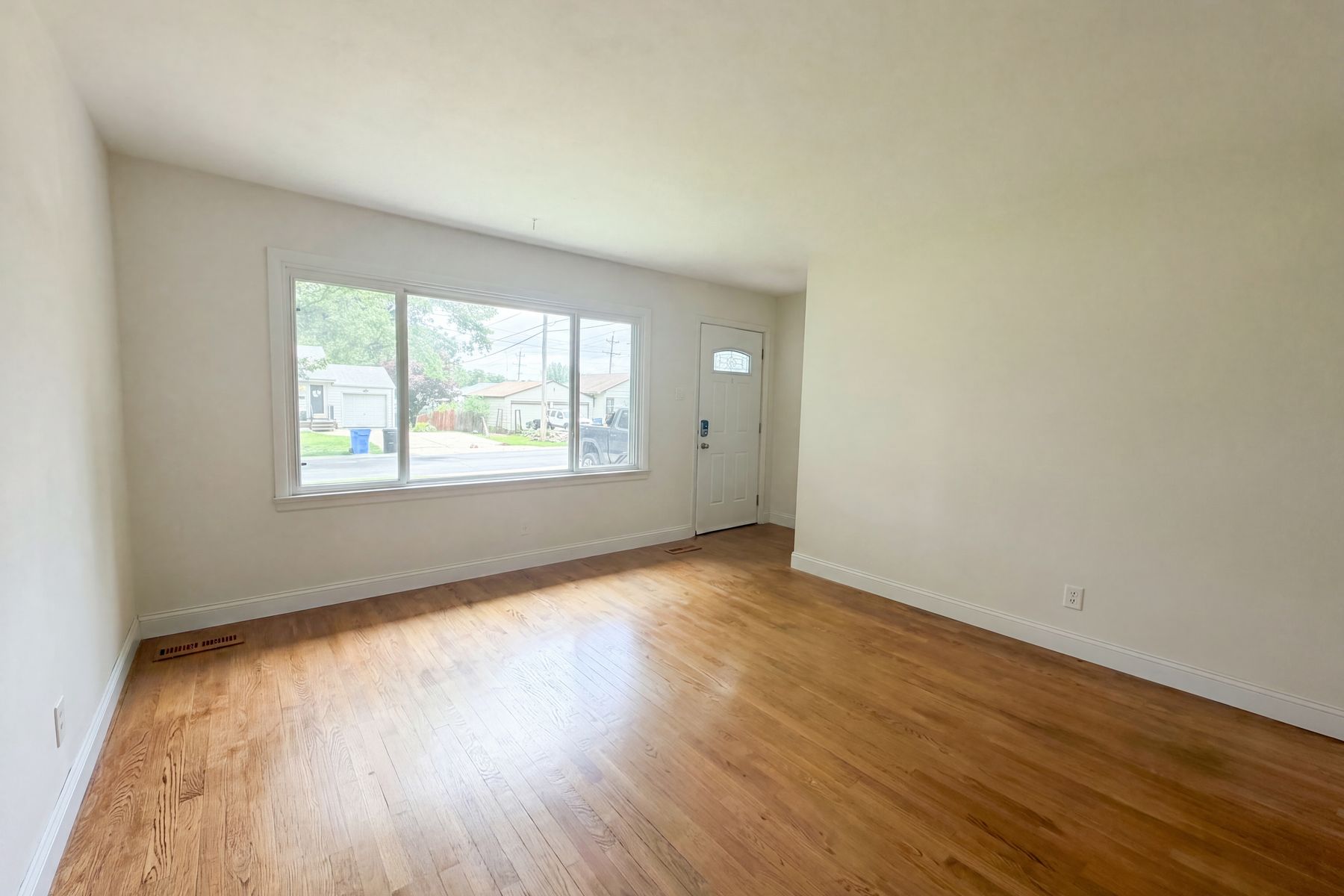 Property photo 3 of 1 Winstead Pl