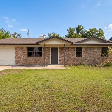 Property photo 1 of 912 Hackberry St