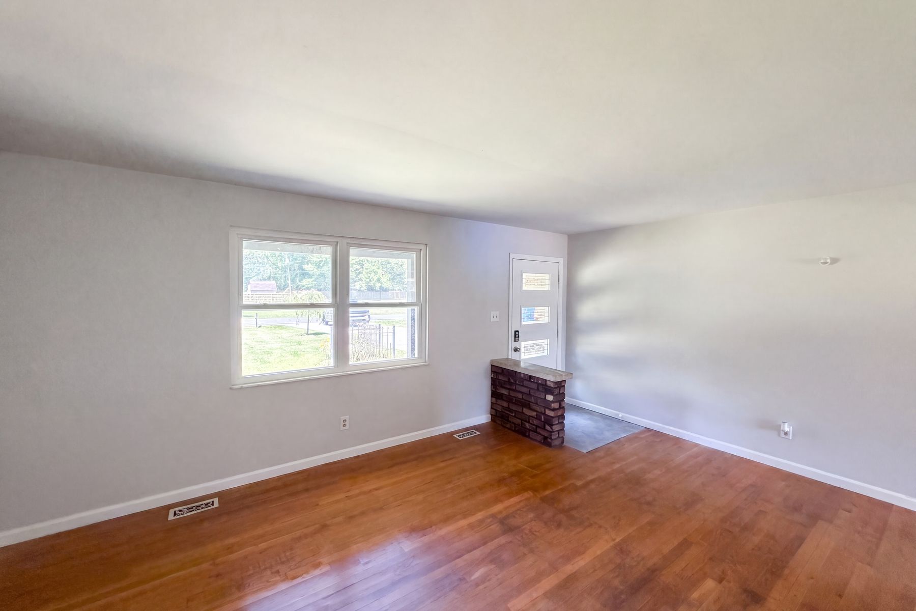 Property photo 3 of 2883 S Wollenweber Rd