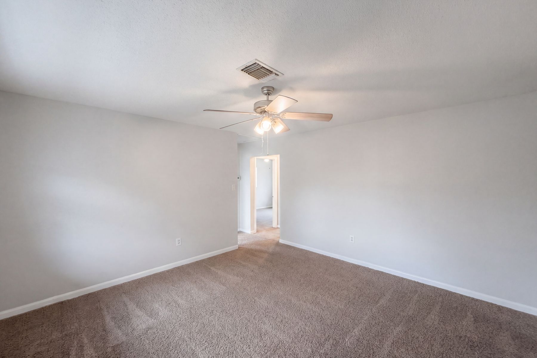 Property photo 3 of 1100 Carefree Cove Dr