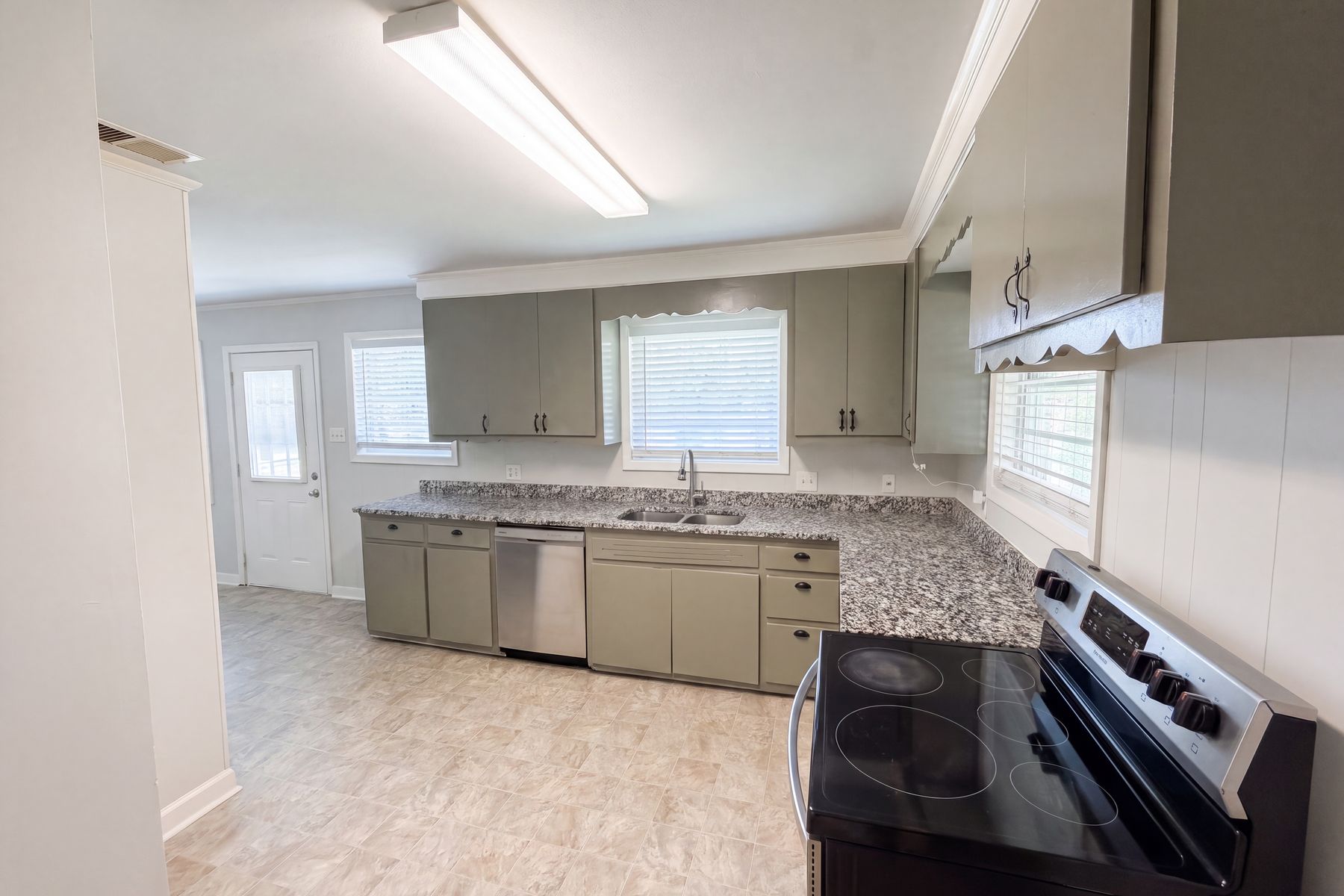 Photo 2 of 21 of 608 E Ryder Ave, Landis, NC