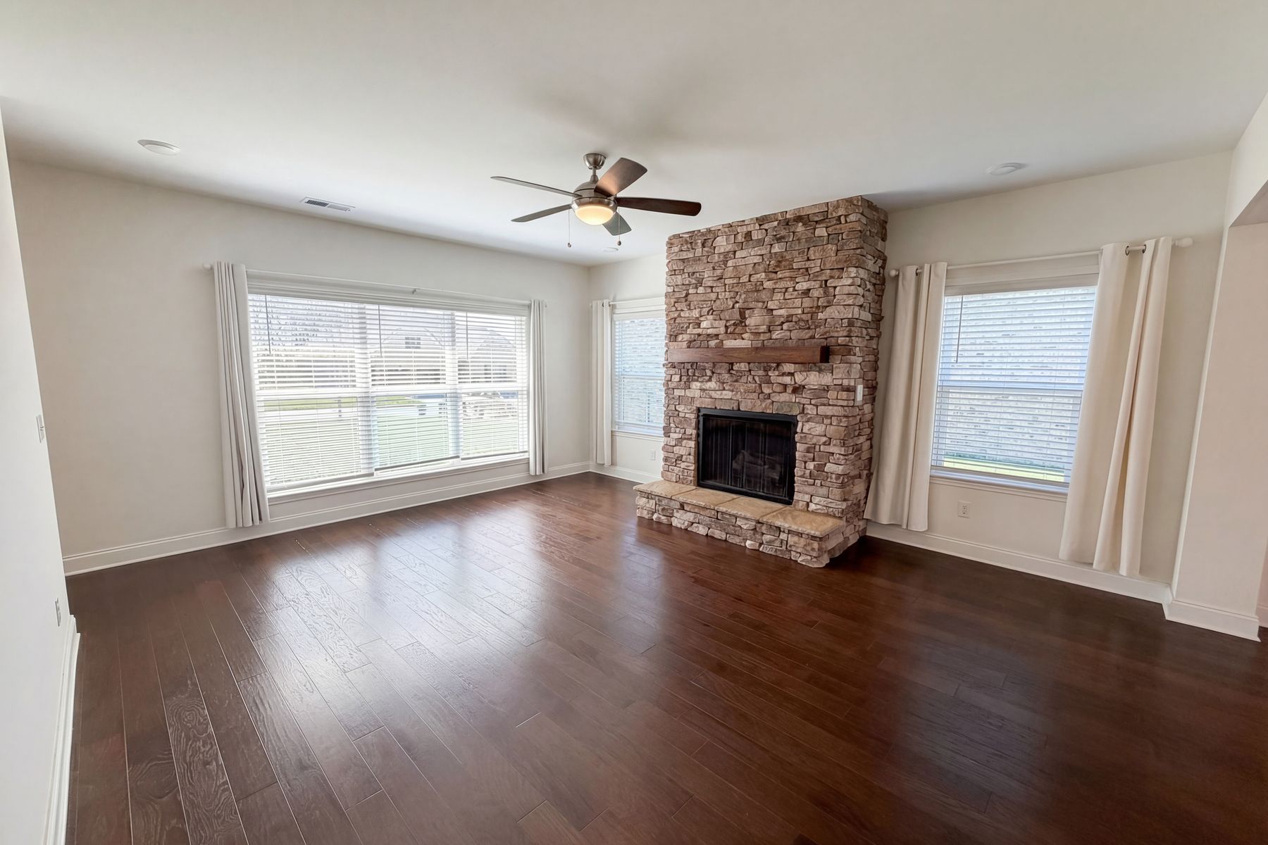 Property photo 3 of 2714 Green Ash Ln