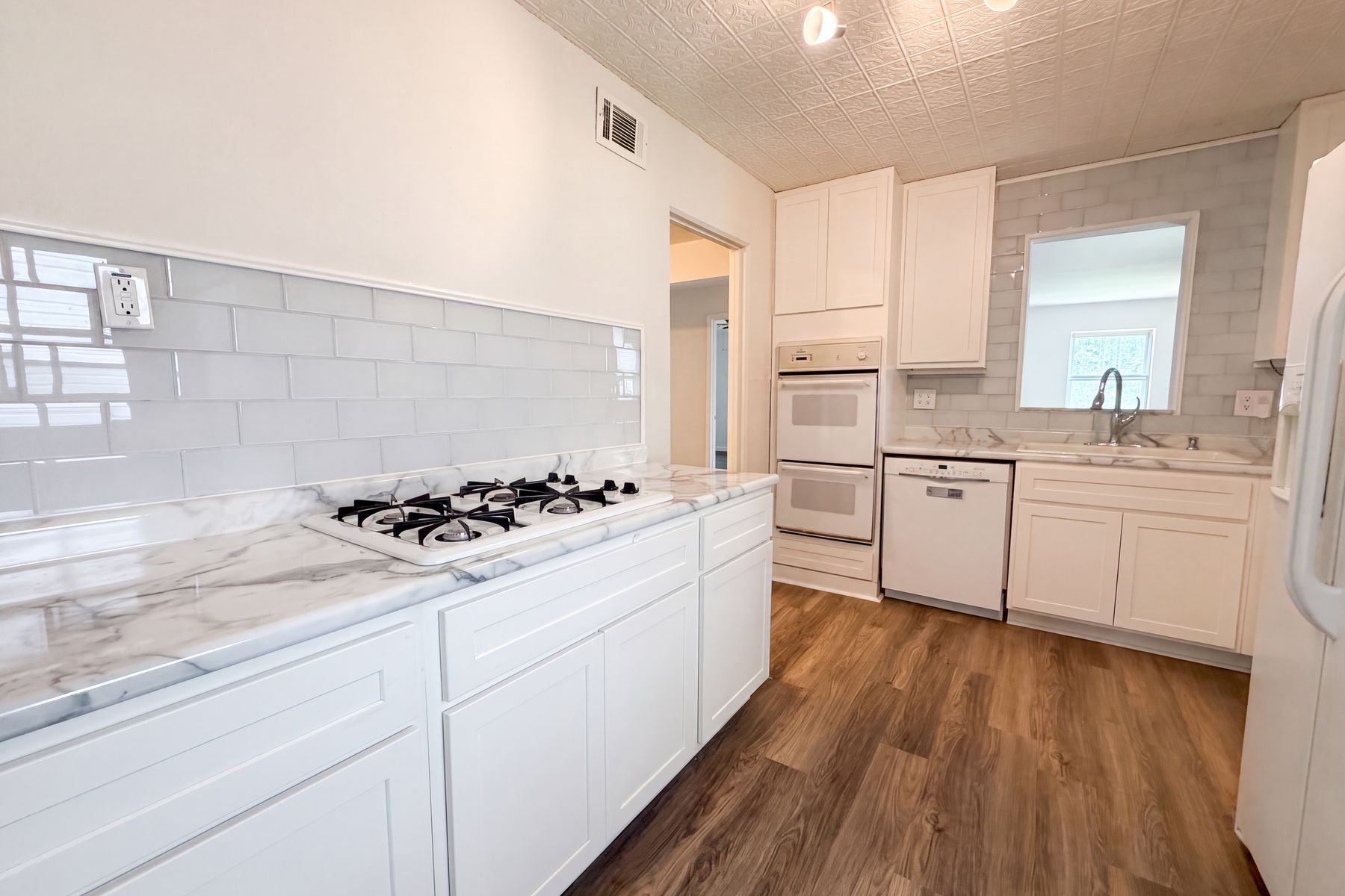 Photo 2 of 18 of 8606 Vasel Ave, Saint Louis, MO