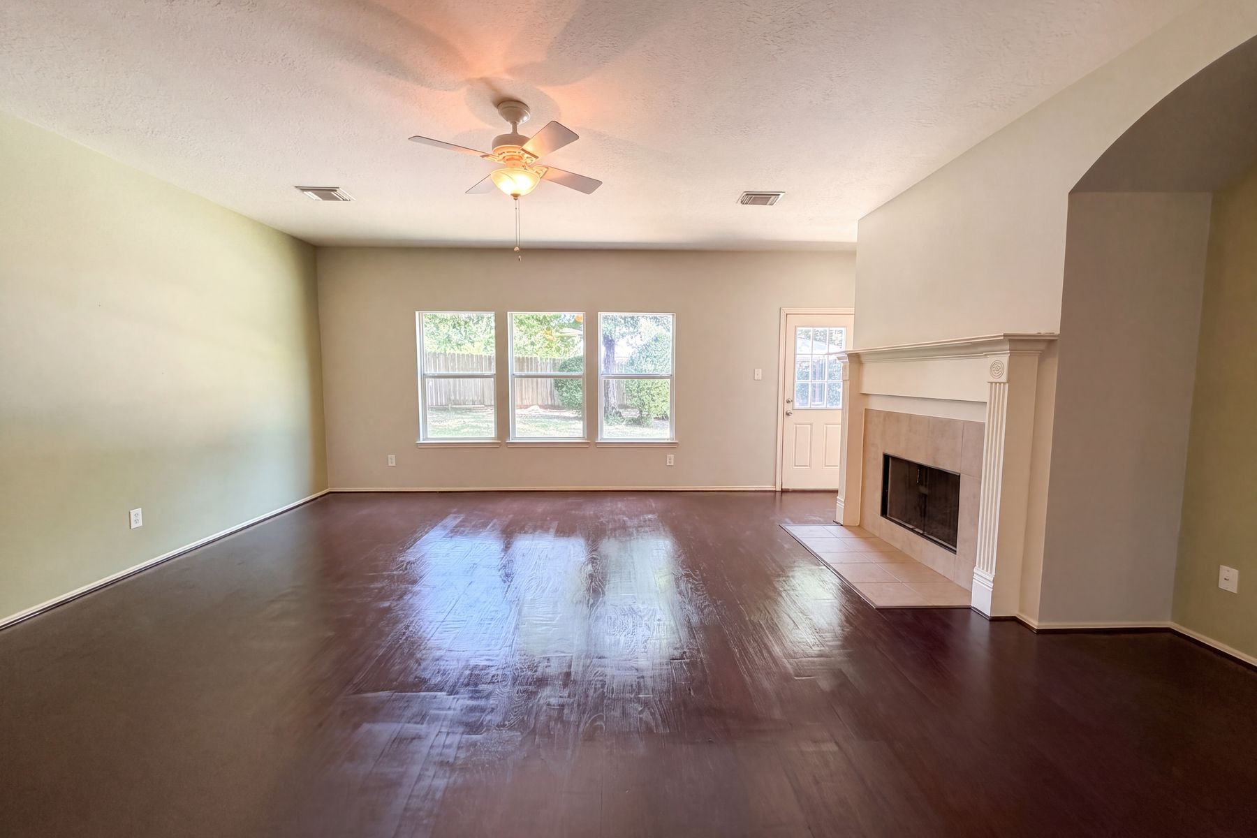 Property photo 3 of 916 Summer Rain Ct