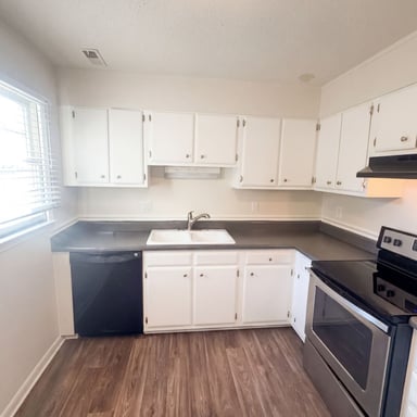Property photo 2 of 3229 Regents Park Ln Unit D