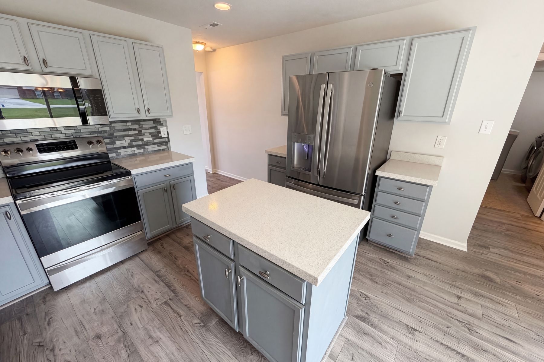 Photo 2 of 31 of 7910 Arvada Pl, Indianapolis, IN
