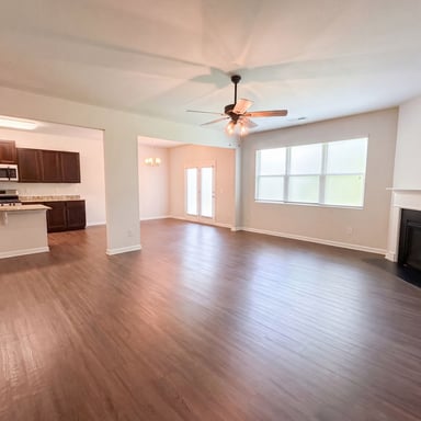 Property photo 3 of 37 Possum Creek Way