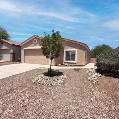 Property photo 1 of 171 E Calle Puente Azul