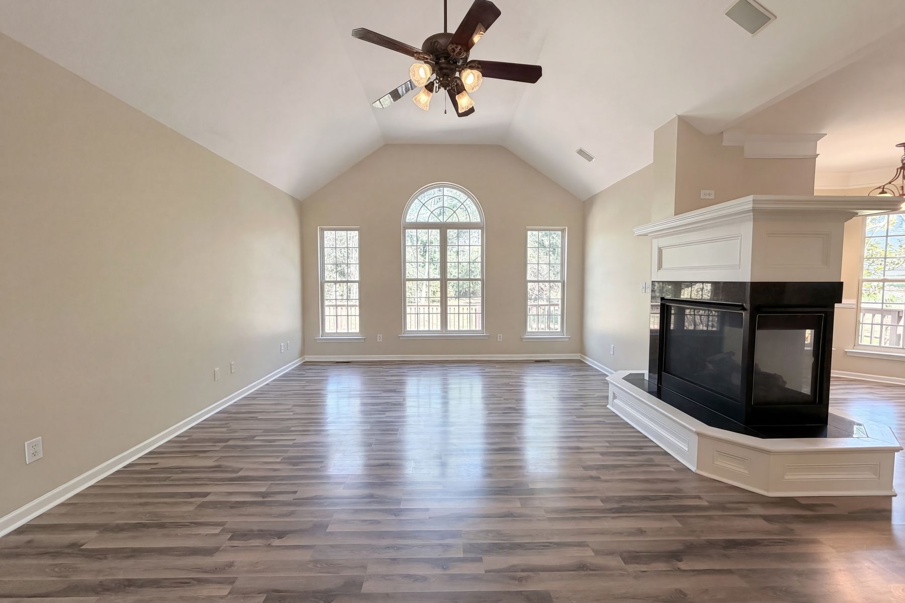 Property photo 3 of 20224 Northport Dr