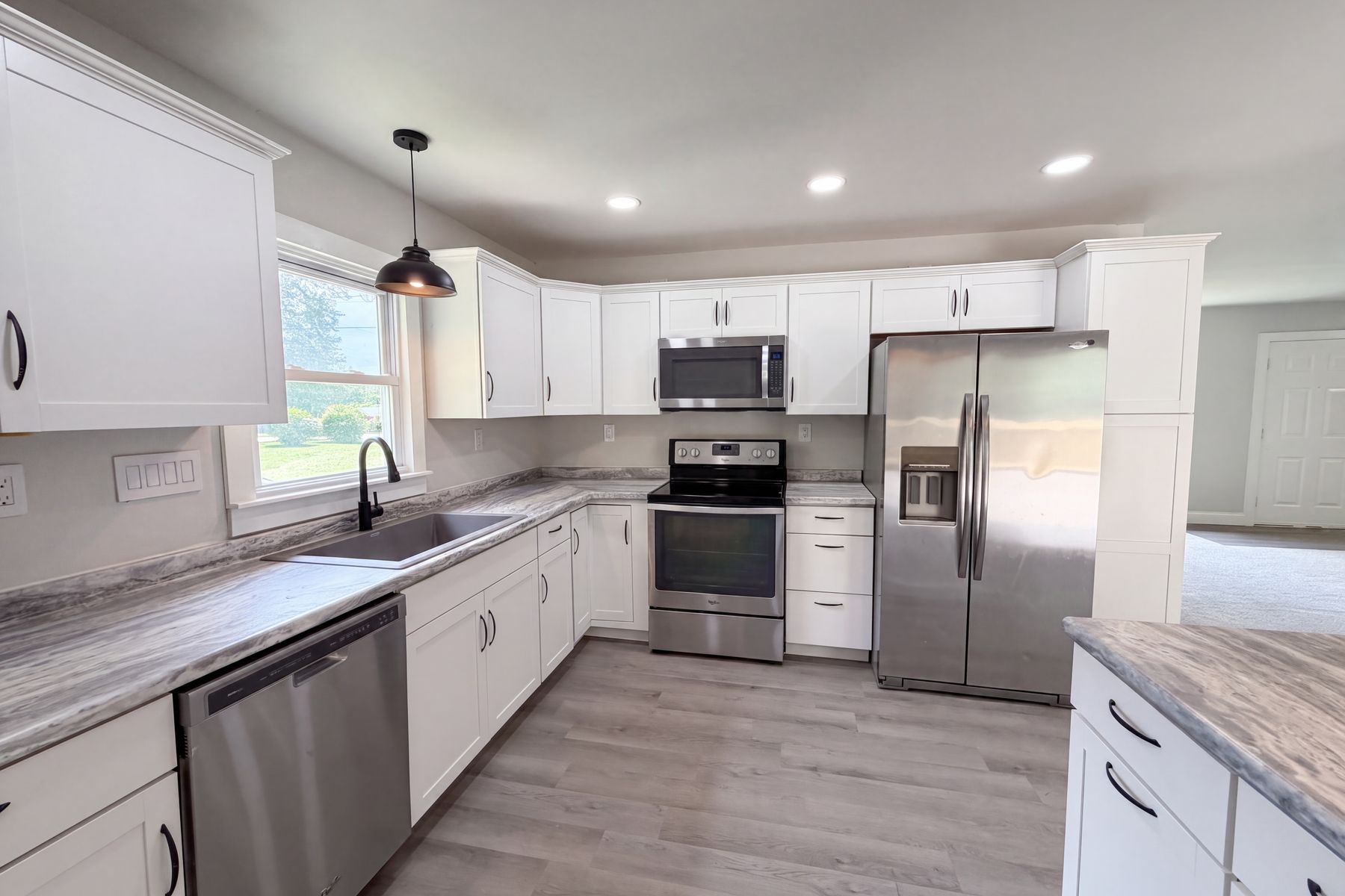 Photo 2 of 20 of 704 Morningside Dr, Mount Holly, NC