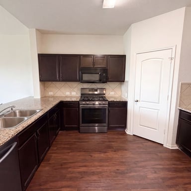Property photo 2 of 706 Luna Vista Dr