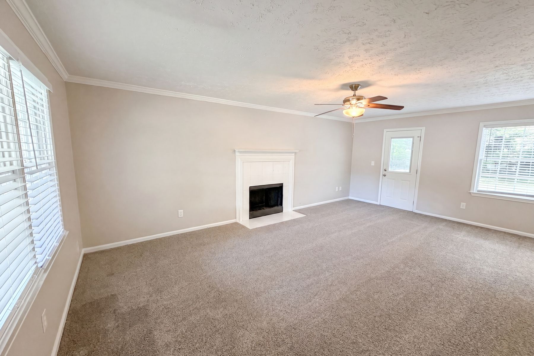 Property photo 3 of 4078 Tara Ct