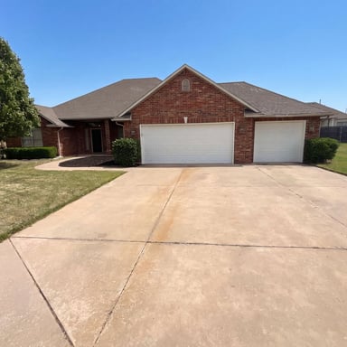 Property photo 1 of 13808 S Robinson Ave