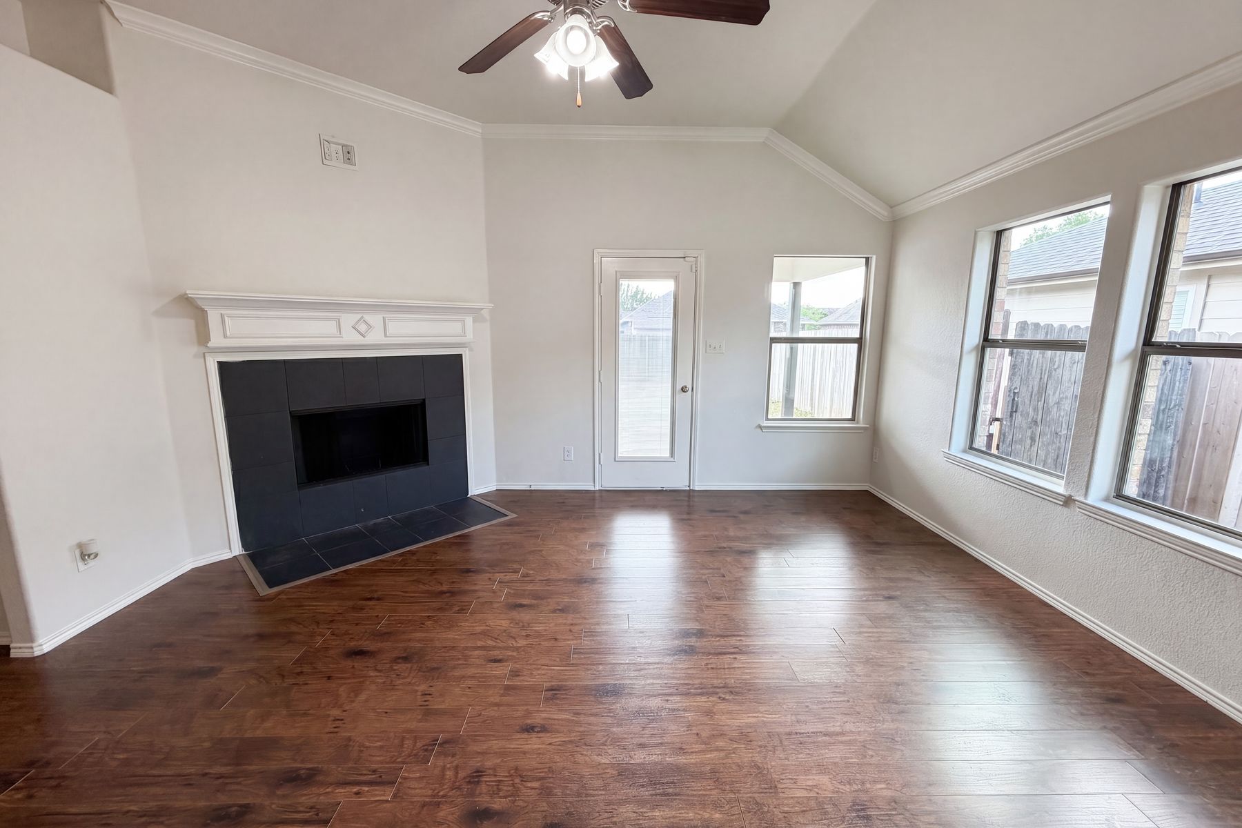 Property photo 3 of 1618 Hillside Dr