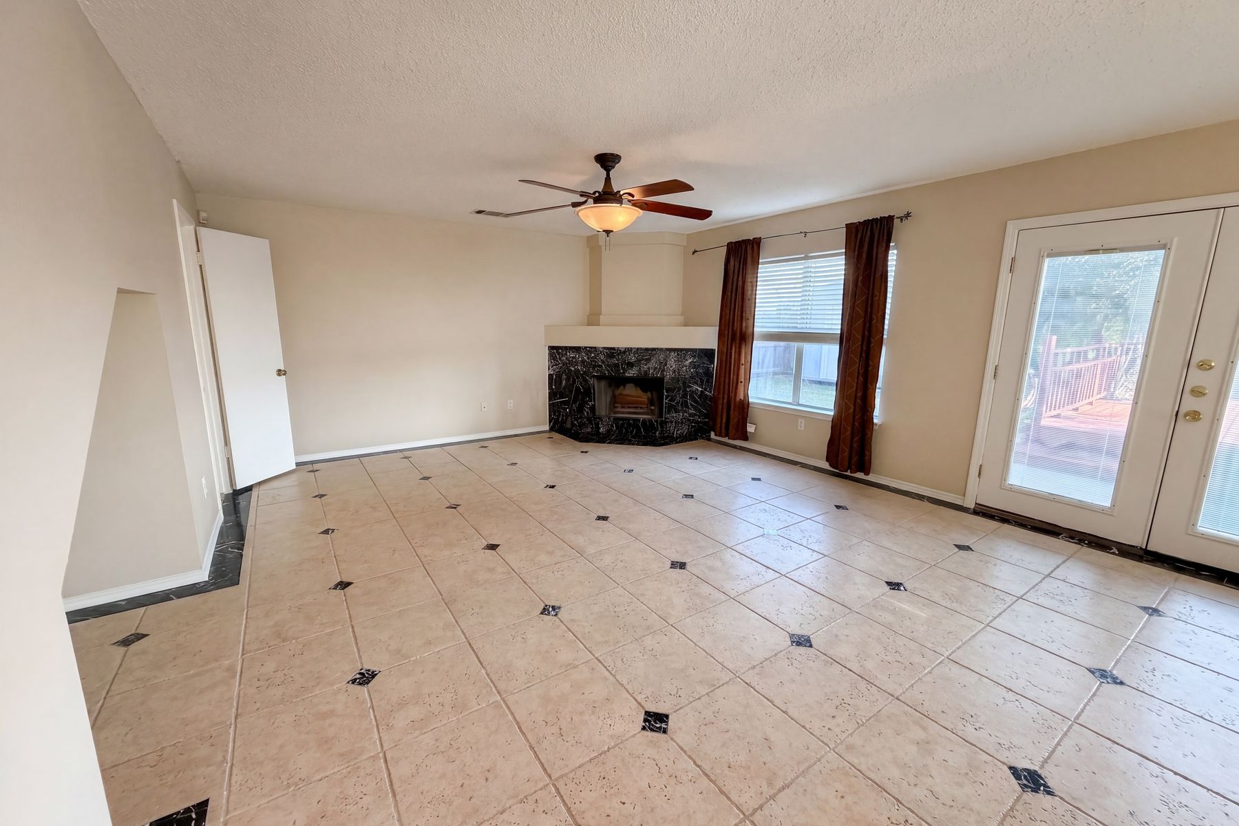 Property photo 3 of 2727 High Point Dr