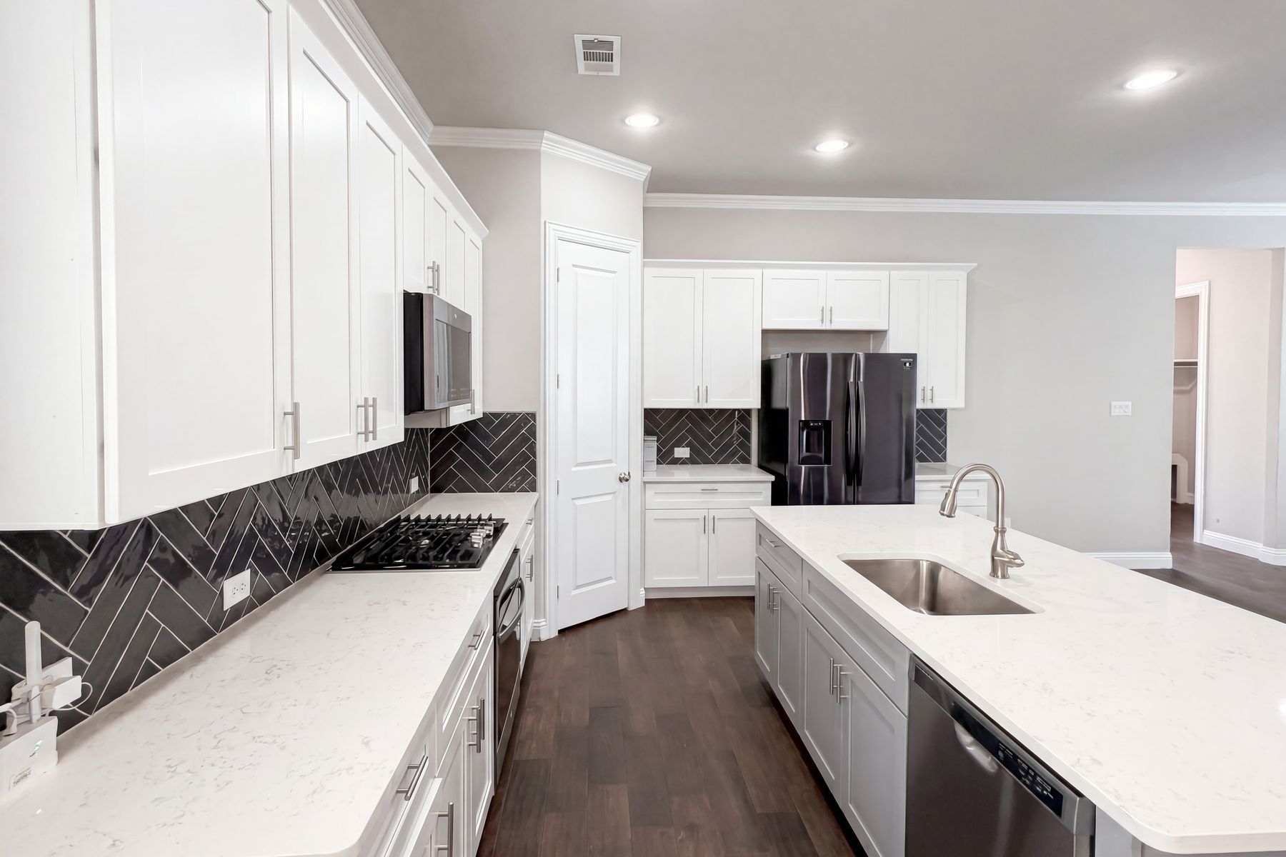 Photo 2 of 20 of 17628 Bottlebrush Dr, Dallas, TX