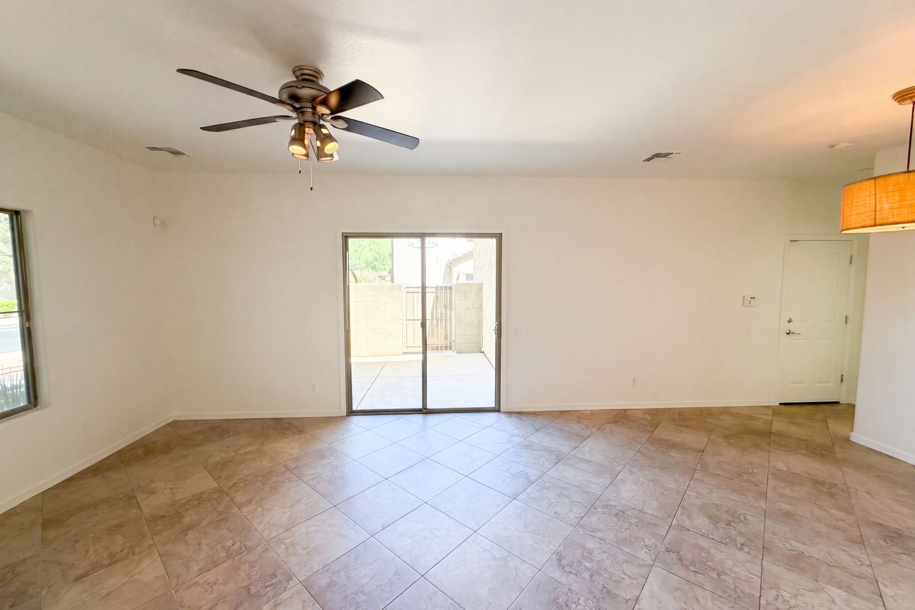 Property photo 3 of 3968 E Melinda Dr