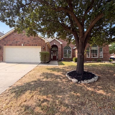 Property photo 1 of 1221 Old Oak Trl