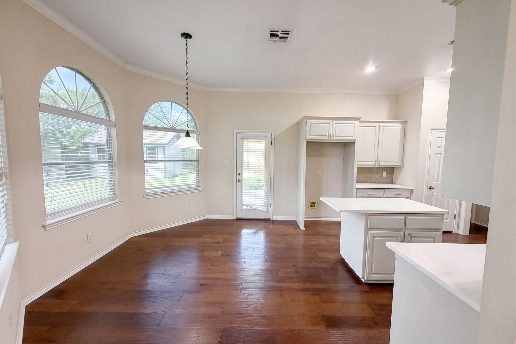 Property photo 3 of 11117 Weatherford Dr