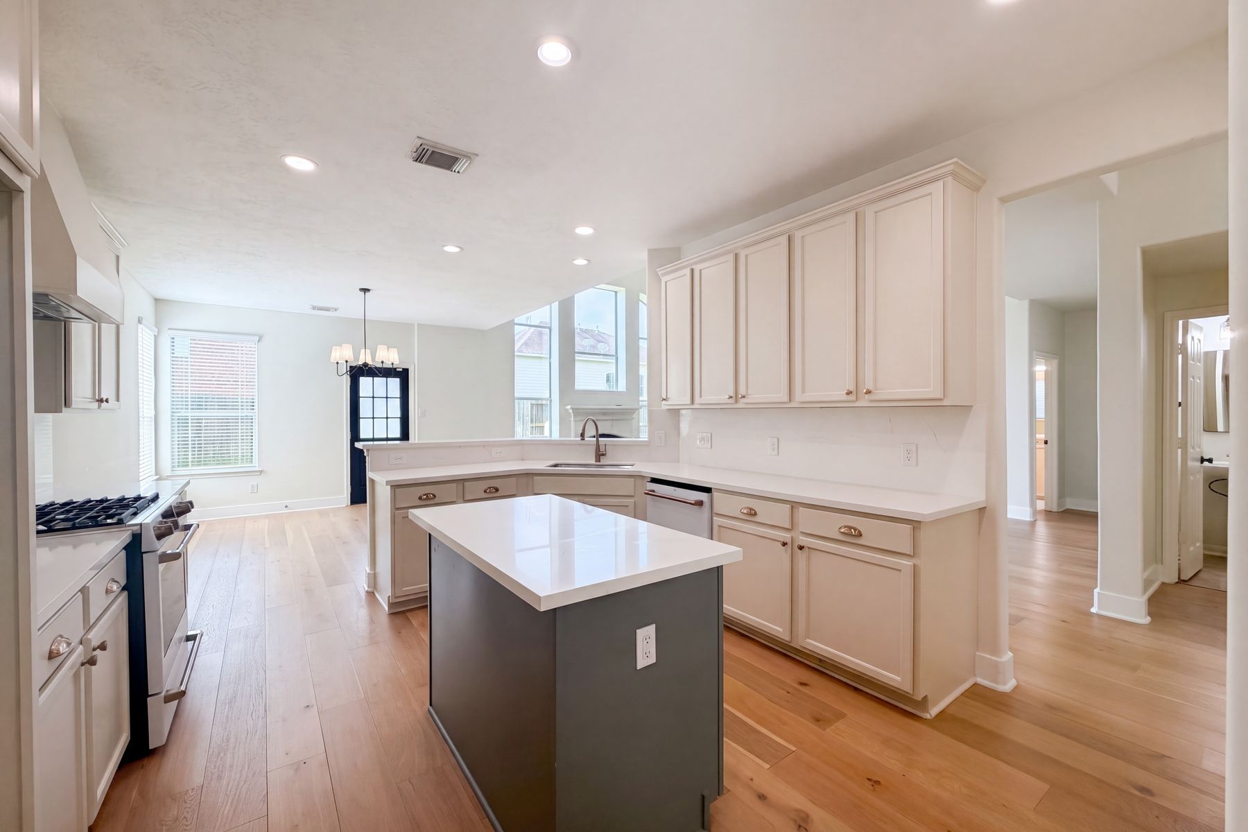 Photo 2 of 35 of 11314 Sailwing Creek Ct, Pearland, TX