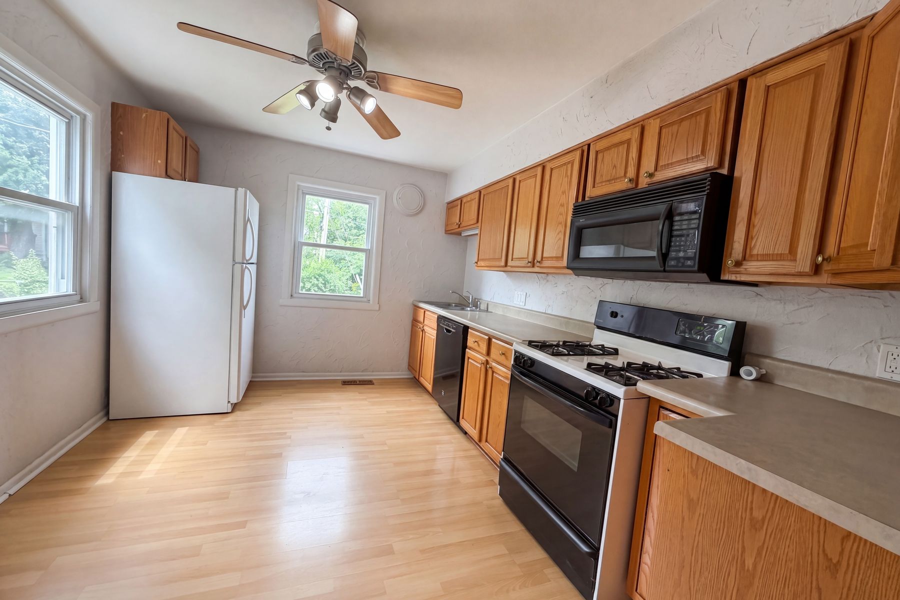 Photo 2 of 18 of 1 Winstead Pl, Florissant, MO