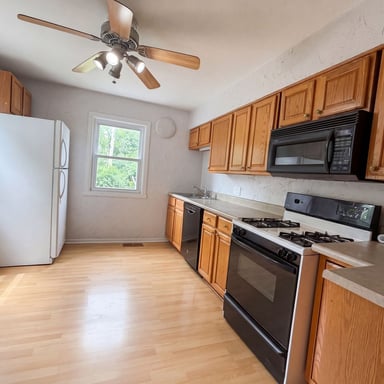 Property photo 2 of 1 Winstead Pl