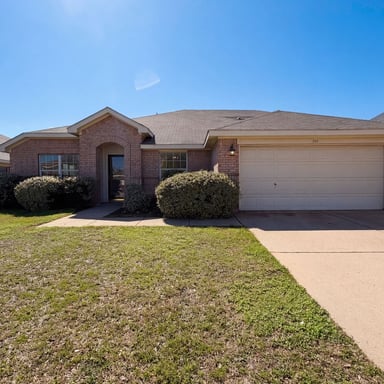 Property photo 1 of 501 W Clover Park Dr