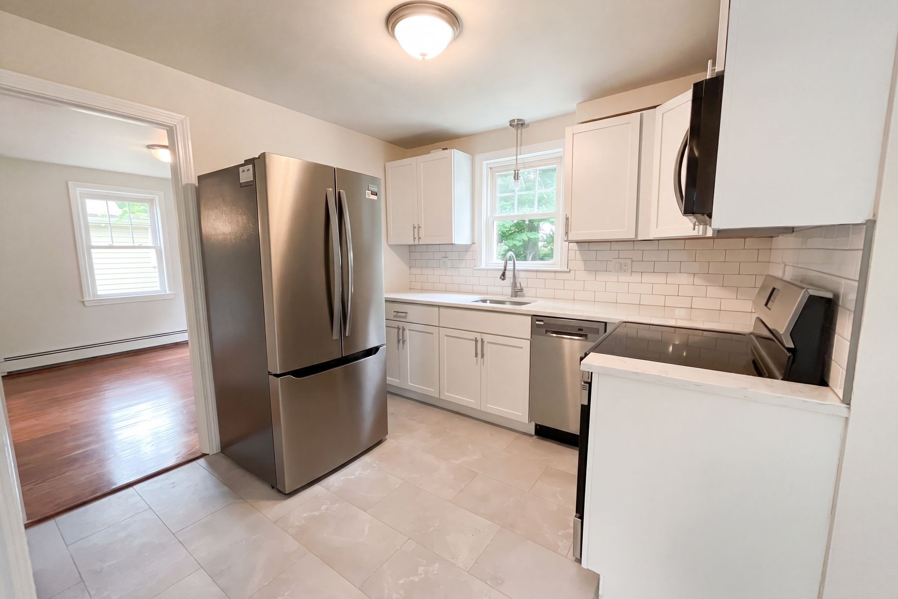 Photo 2 of 28 of 48 Woodlawn St, Randolph, MA