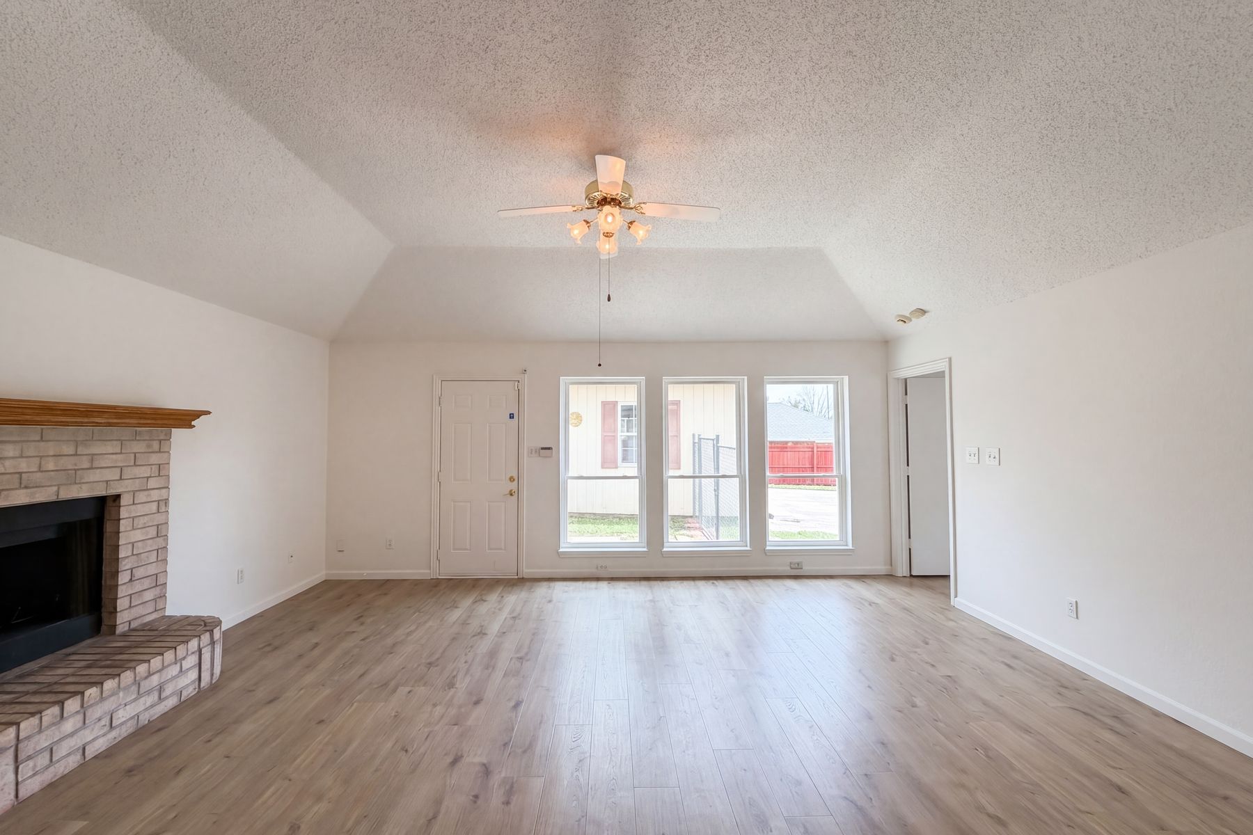 Property photo 3 of 4700 Maryannes Meadow Dr
