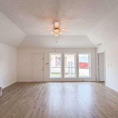 Property photo 3 of 4700 Maryannes Meadow Dr