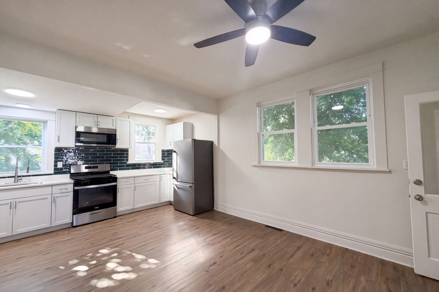 Photo 2 of 22 of 415 N 4th St, Saint Charles, MO