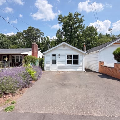 Property photo 1 of 936 Grove Ave