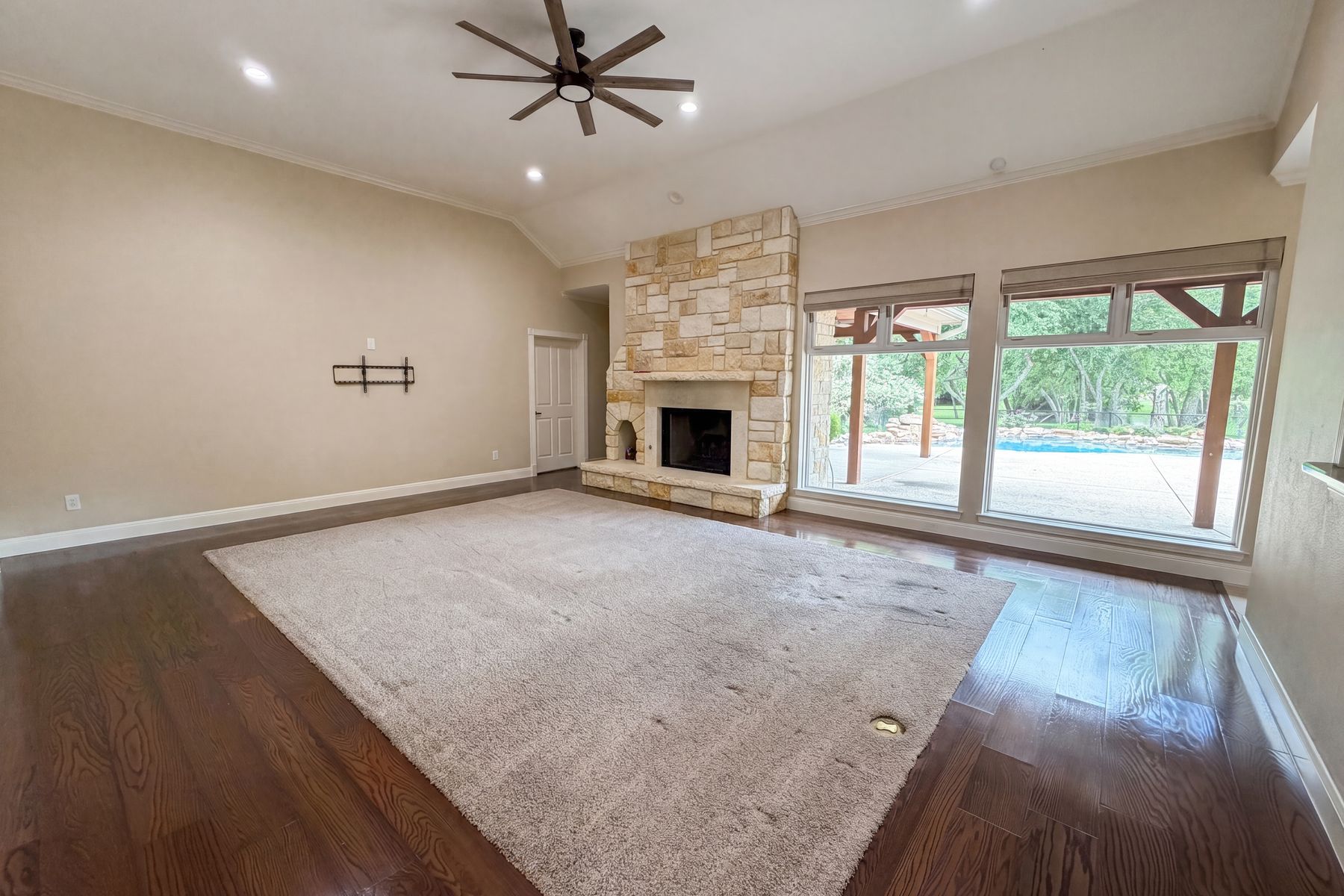 Property photo 3 of 1908 Fairway Ln