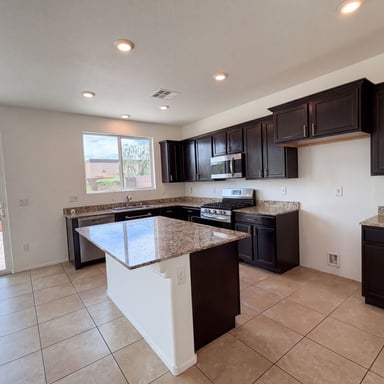 Property photo 2 of 4036 White Opal St