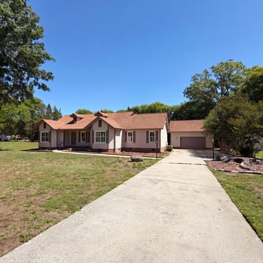 Property photo 1 of 8400 Chestnut Oak Ct